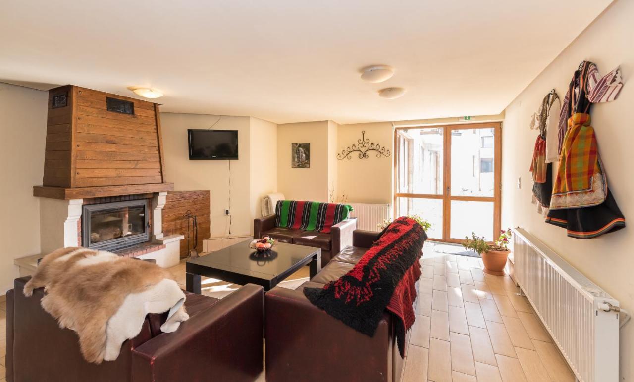 Charming Ski Apartments Near Gondola & Bar Street, Cedar Lodge 1 Complex Bansko Exteriör bild